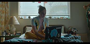 Actress - Elle Fanning: Movie - Margos Got Money Troubles